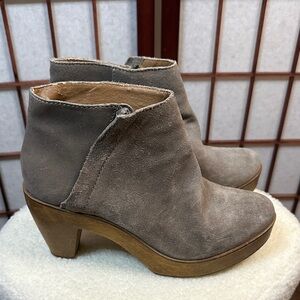 Kelsey dagger Brooklyn Elegant Taupe Suede Ankle Booties size 8 1/2